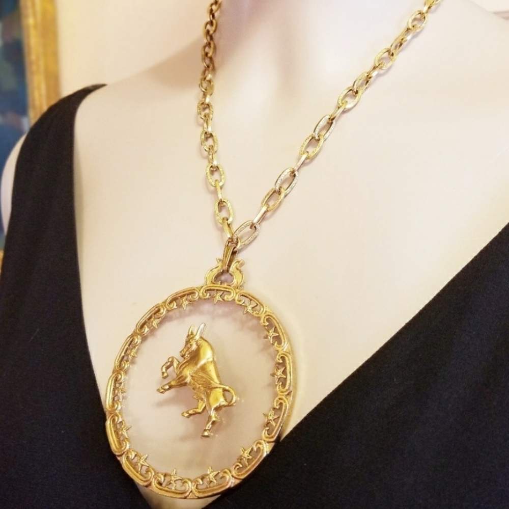VINTAGE TAURUS THE BULL PENDANT NECKLACE